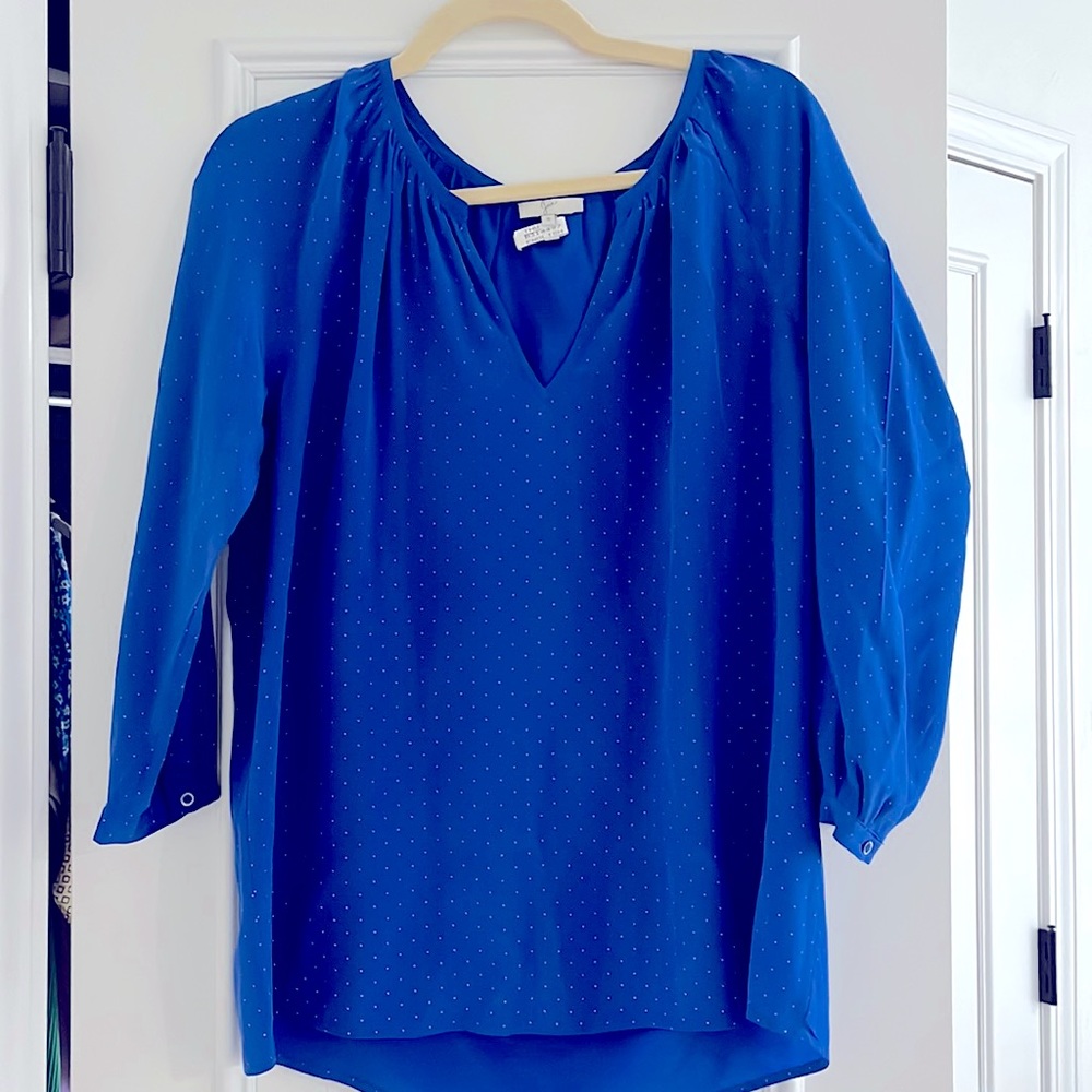Joie women’s blouse. Size small. Barely worn and in great condition.